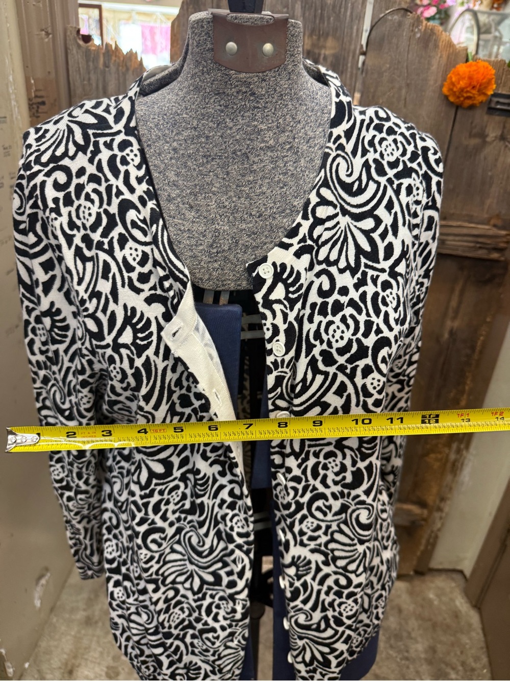 Source Unknown Black and White Floral Cardigan Sweater